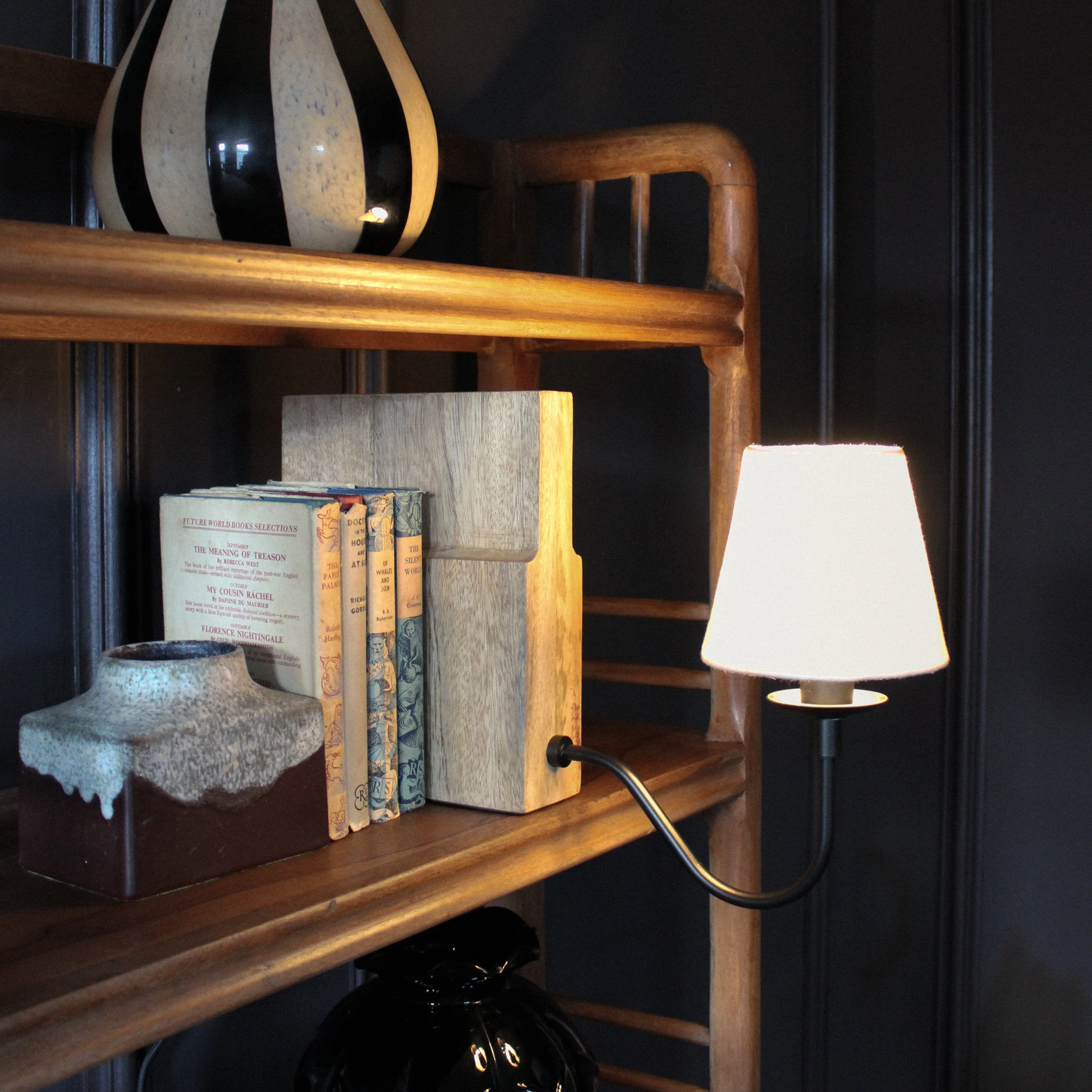Teoranta Wooden Bookshelf Lamp- Green/ White Shades - Image 9