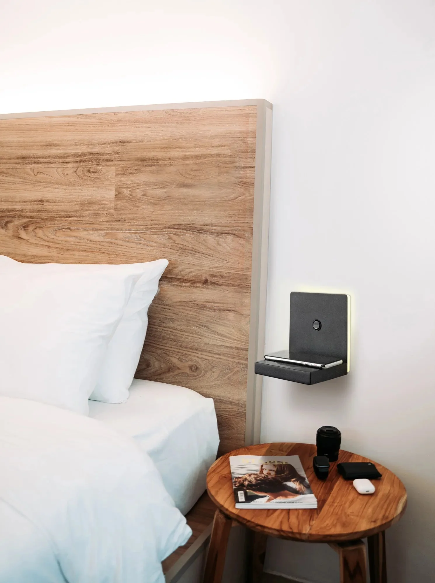 Zanzibar Wireless Charger Wall Light - Black/White - Image 4
