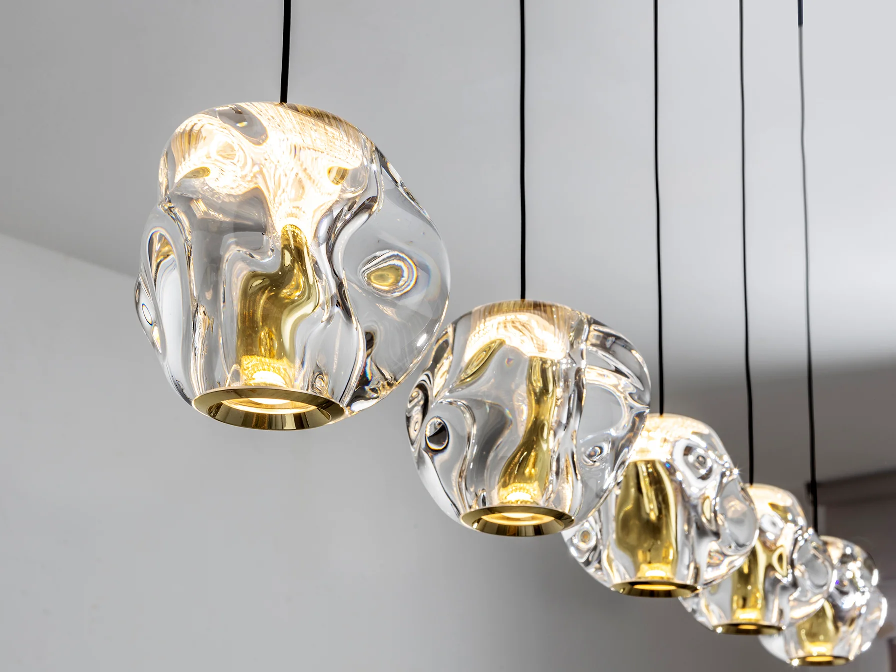Zaria 5Lt Kitchen Island Light- Black/Gold/Clear Dimmable - Image 4