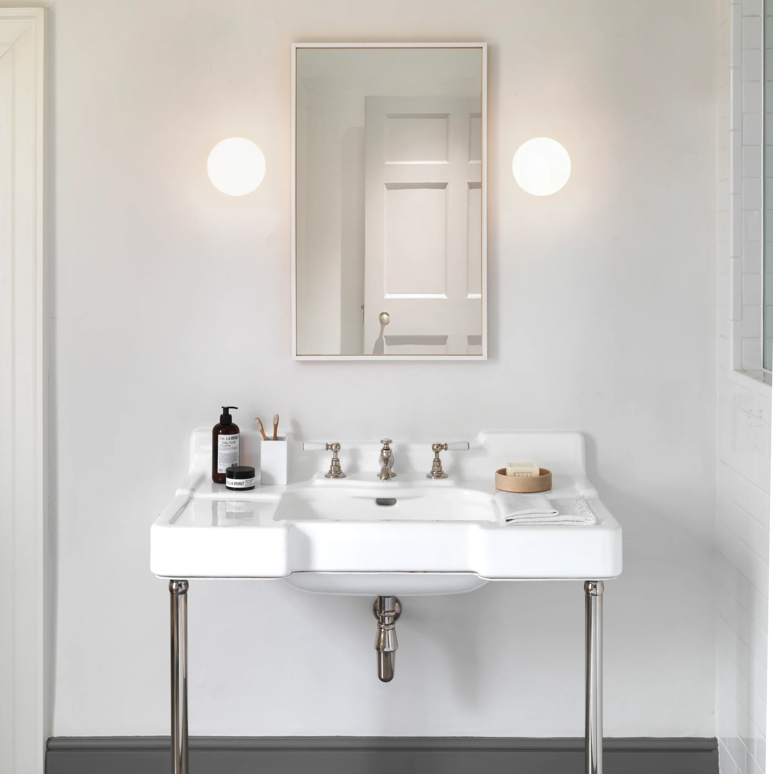 Zeppo Wall Light- Matt Black/ Polished Chrome/ Brushed Brass Finish - Image 12